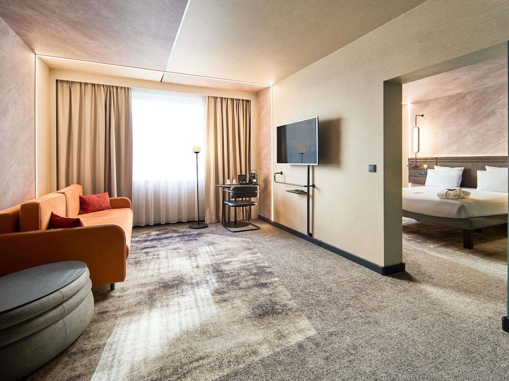 Executive Suite, 1 Queen Bed with Sofa bed