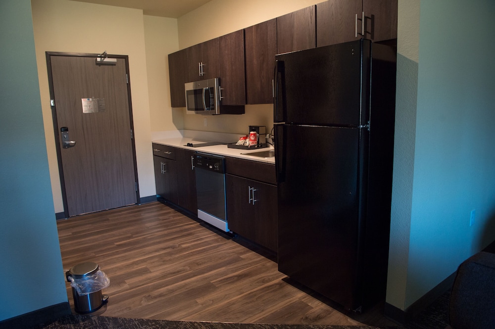 Single King Suite, Accessible Shower, Non Smoking - Photo 8