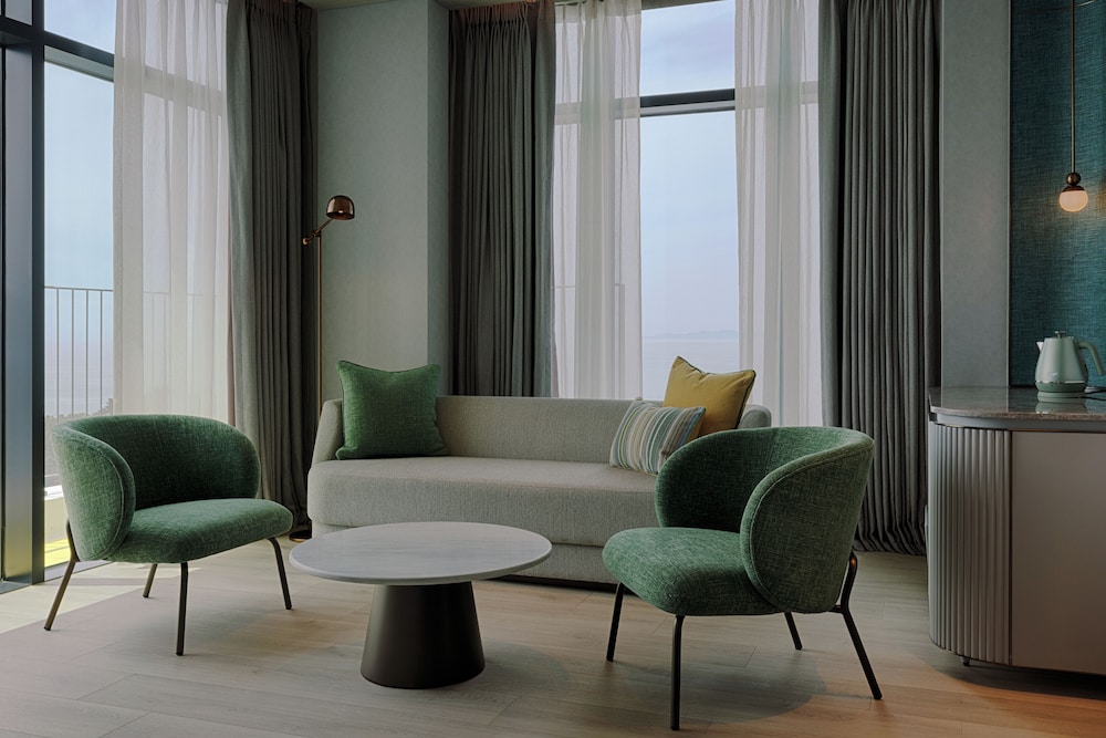 [Hotel] Deluxe Suite(Ocean/2Doubles,1Single)