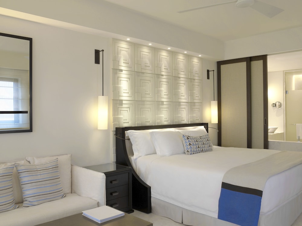 Premium Deluxe Room, 1 King Bed, Non Smoking, Sea View (Balcony)