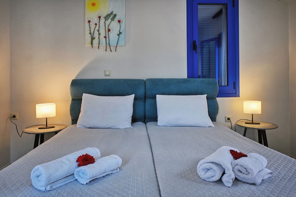 Deluxe Double / Twin Room with Side Sea View - Photo 2