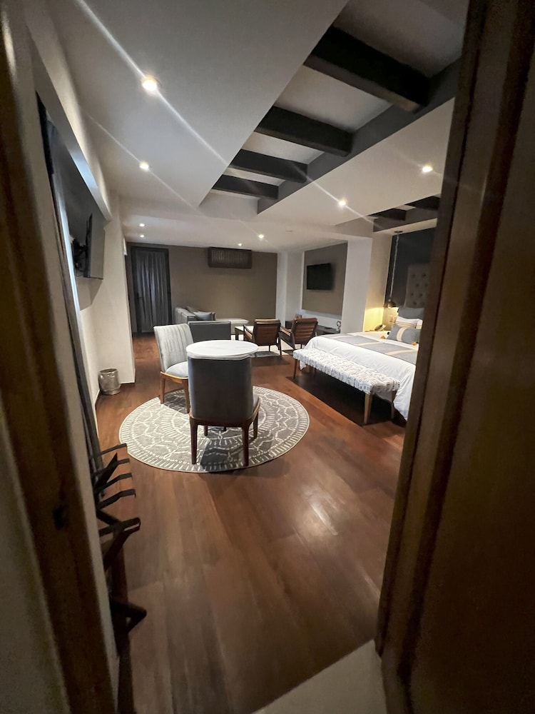 Honeymoon Room photo 2