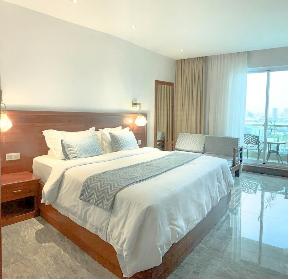 Premier King Room photo 3