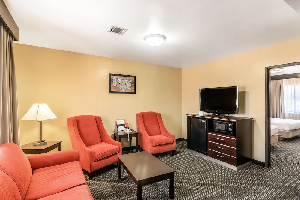 Suite (2 Queen Beds)