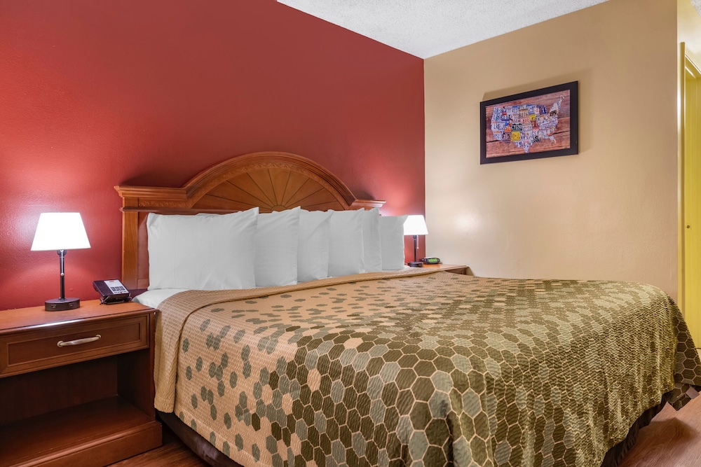 Suite, 1 King Bed with Sofa bed, Non Smoking (2 Person Sofa Bed) photo 2