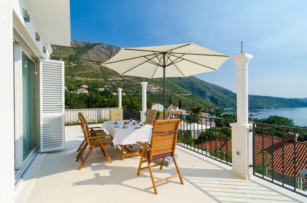 Villa (Five Bedroom Villa with Swimming Pool) photo 3
