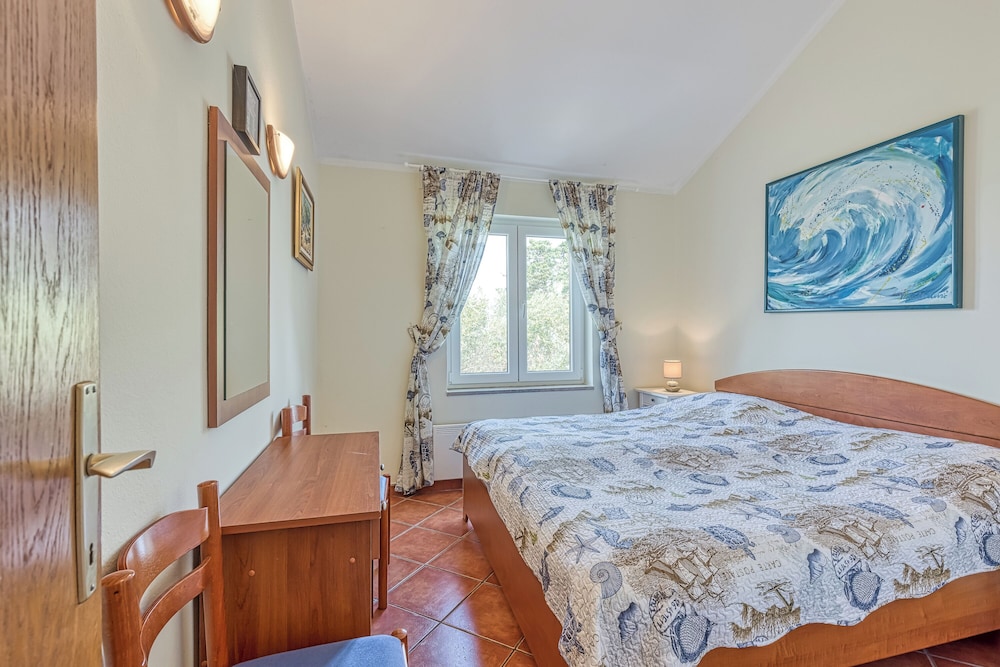 Family Apartment, Multiple Bedrooms (Valdarke Sea View Apartment)
