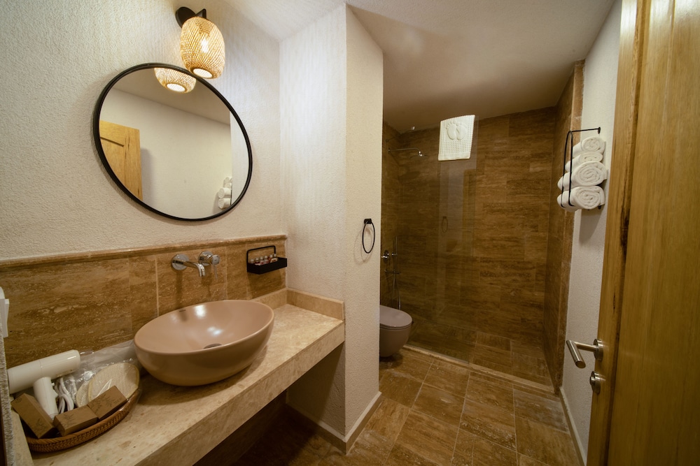 Panoramic Room - Photo 6