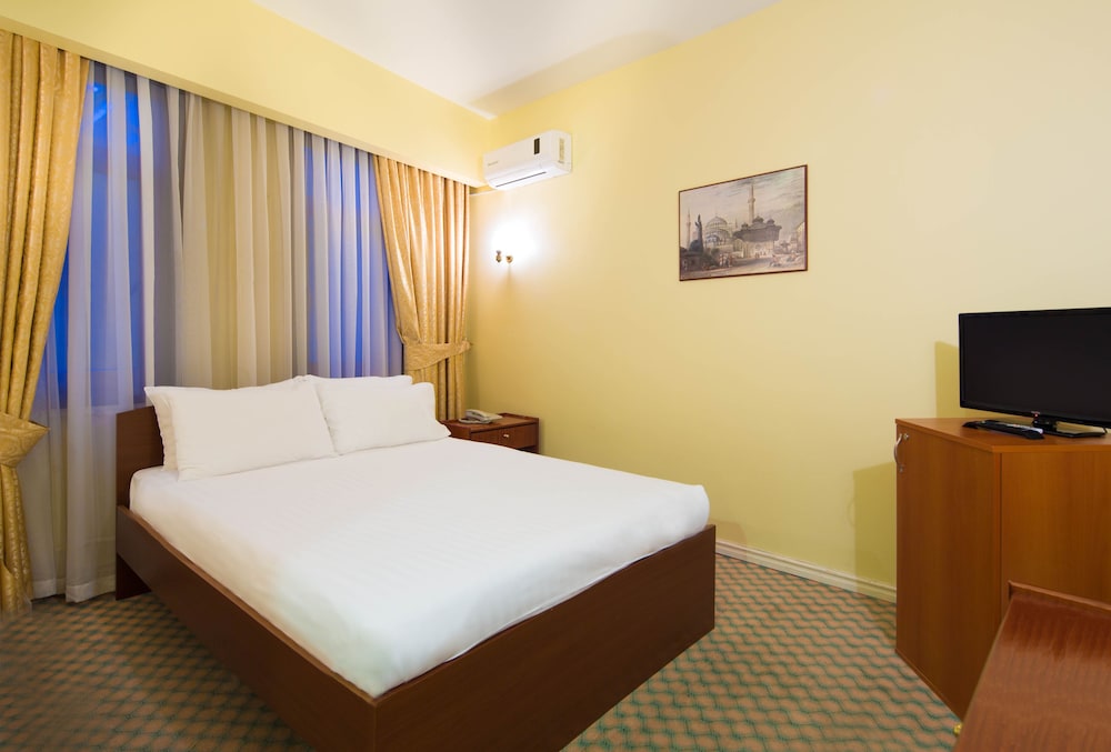 Standard Double or Twin Room, 1 Double or 2 Twin Beds, Non Smoking photo 3