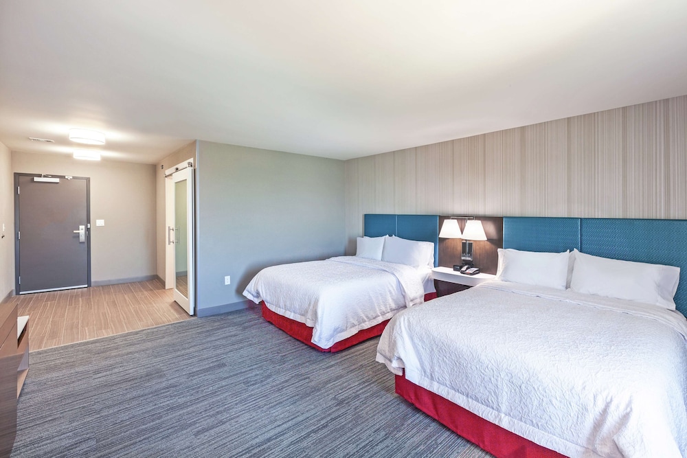 Room, 2 Queen Beds, Accessible (Hearing) - Photo 1