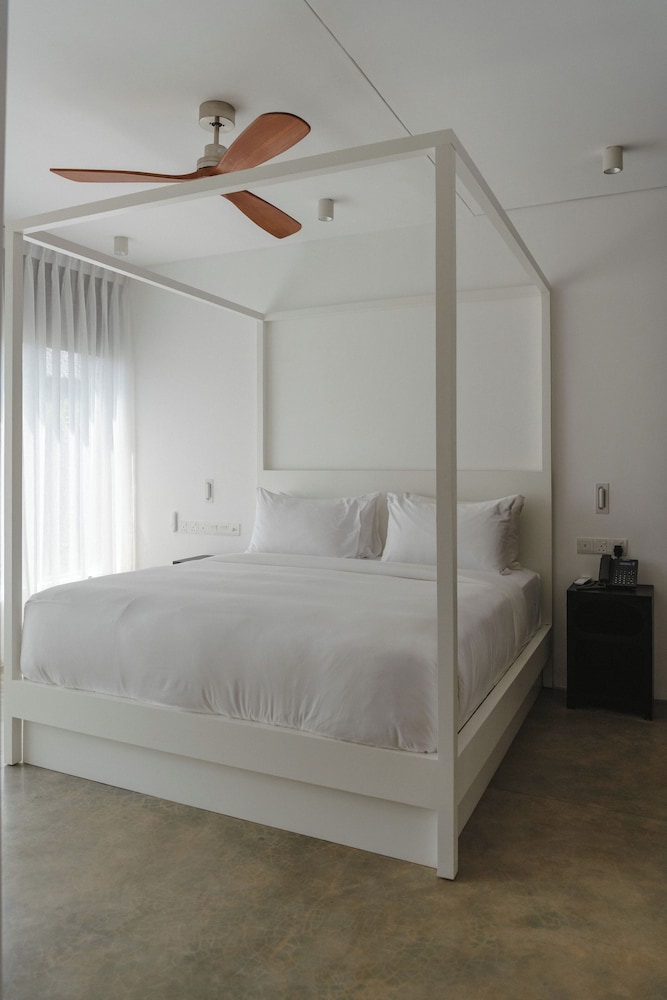 Comfort Room, 1 King Bed, Garden View