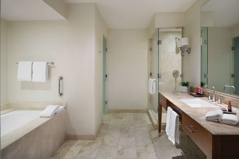 Executive Room, 2 Double Beds, Non Smoking, Tower - Photo 4