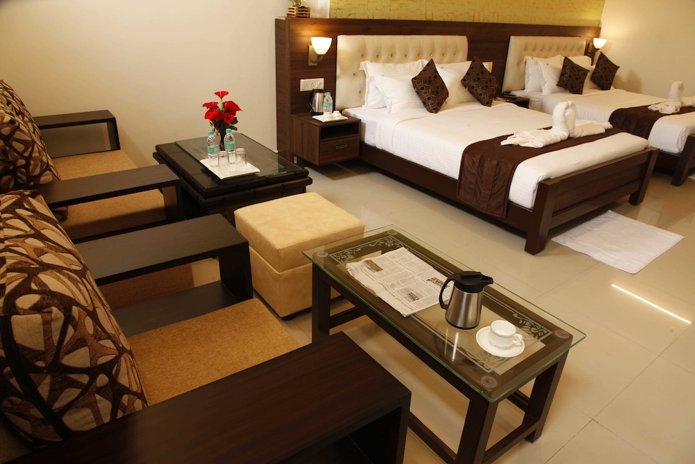 Luxury Suite, Multiple Beds, Non Smoking, City View photo 3