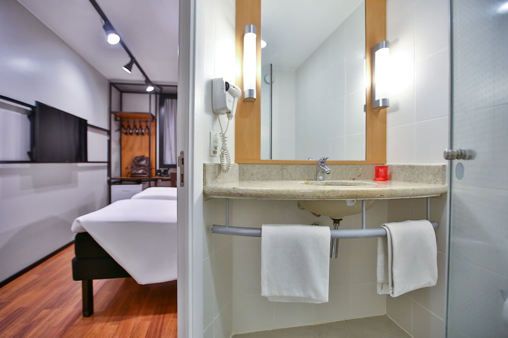 Standard Room, Multiple Beds photo 2