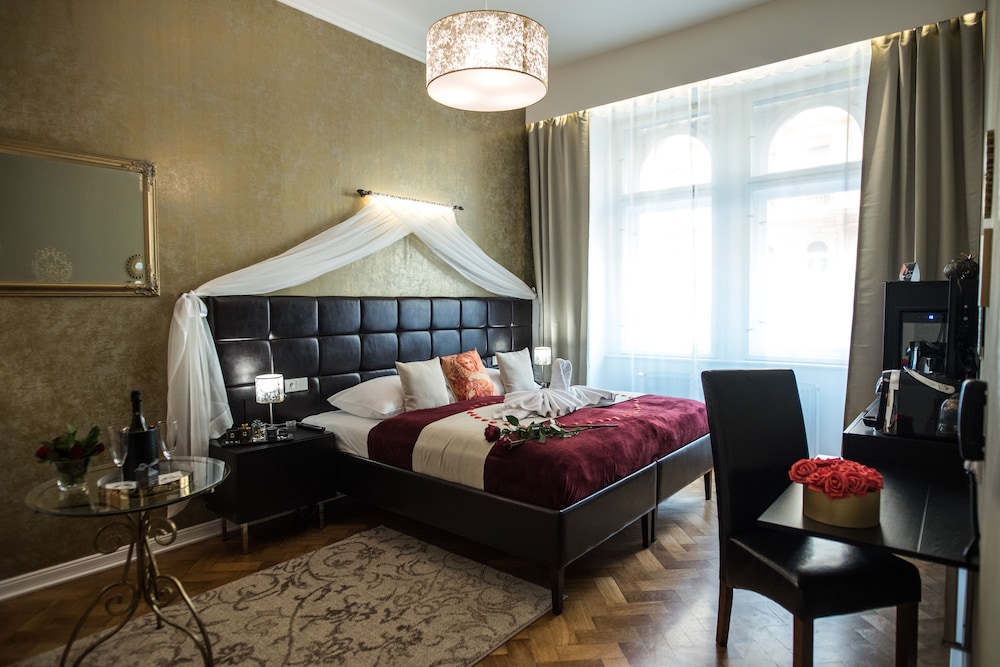 Superior Double Room, 1 Bedroom, Private Bathroom - Photo 11