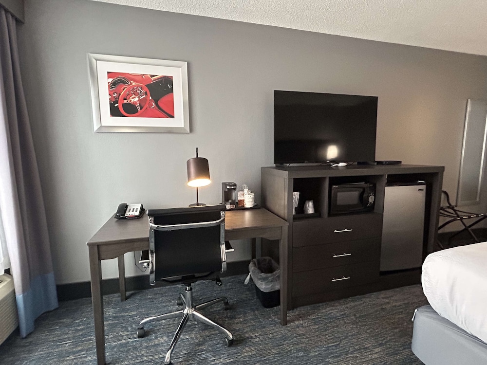 Standard Room, 2 Queen Beds, Accessible, Refrigerator & Microwave - Photo 4