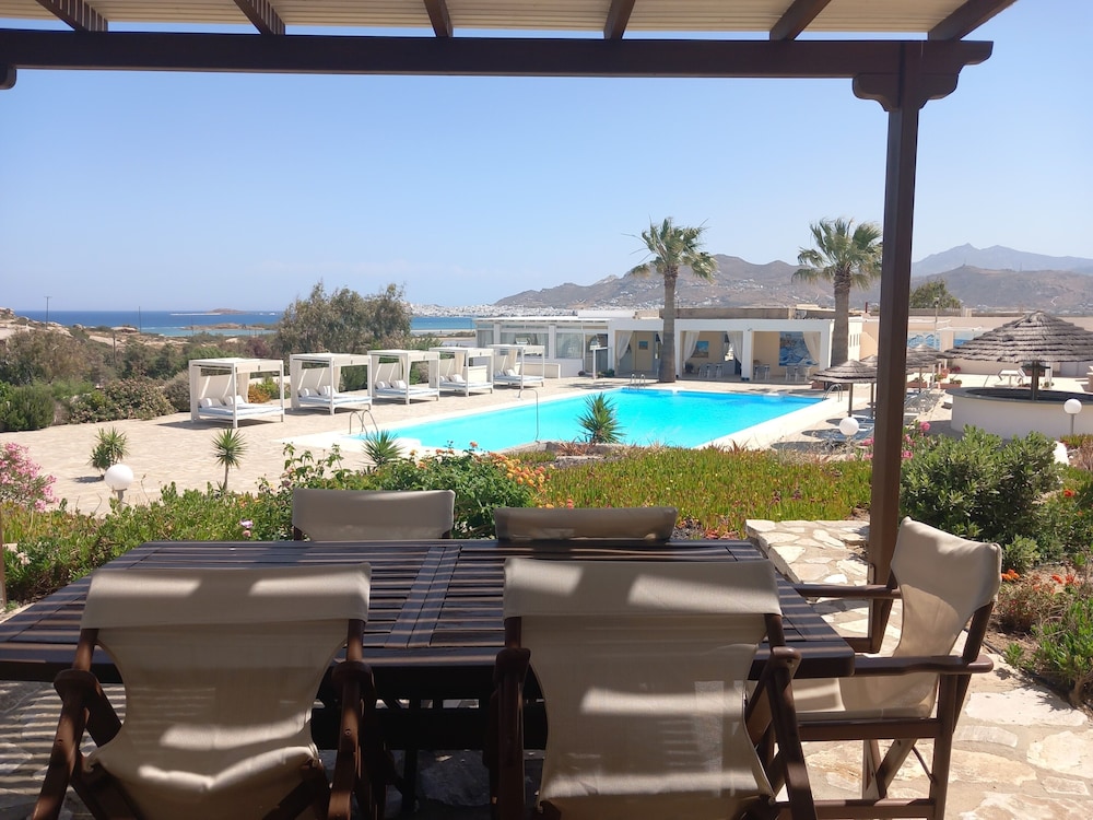 Grand Villa, 2 Bedrooms, Hot Tub, Sea View photo 3