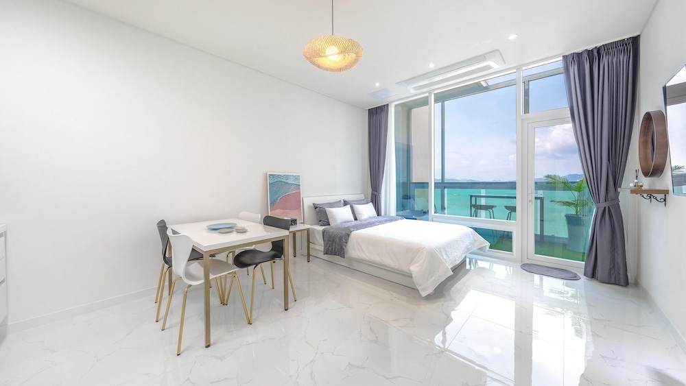 Basic Room, 1 Bedroom (2F oceanview terraceroom (203)) - Photo 1