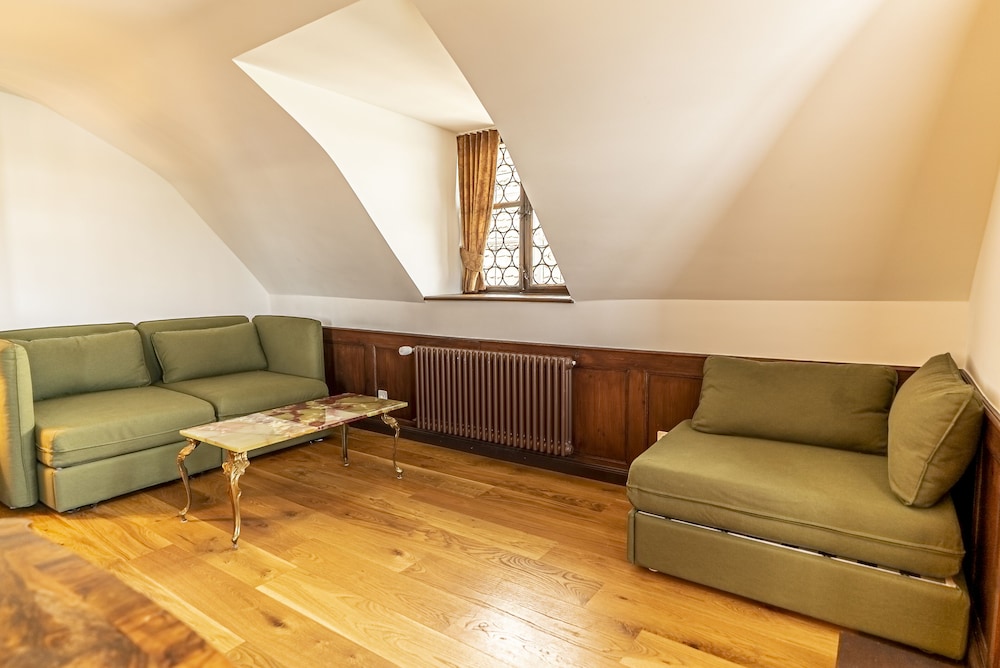 Suite - Photo 15