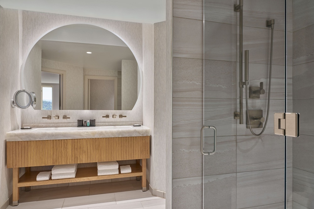 Grand Room, 2 Bedrooms, Mountain View - Photo 13