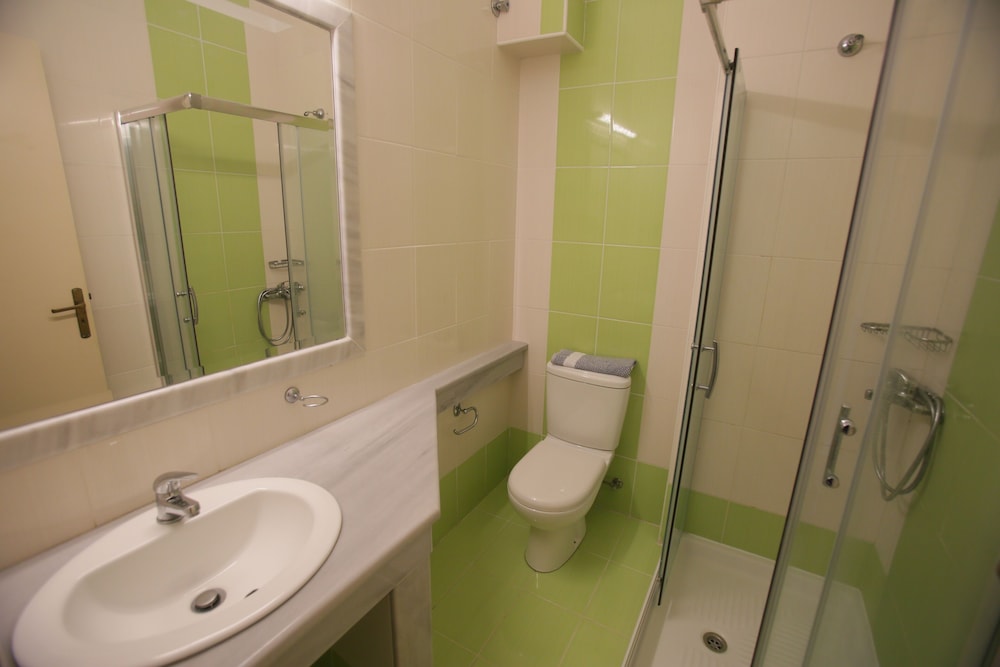 Double or Twin Room - Photo 4