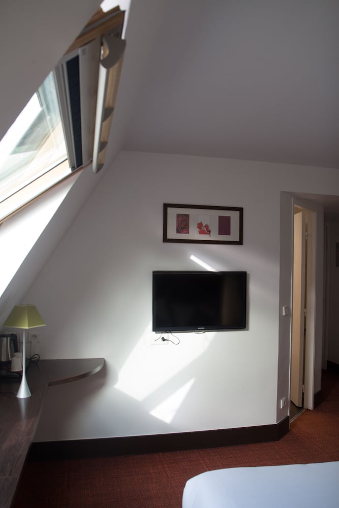 Executive Room thumbnail 5