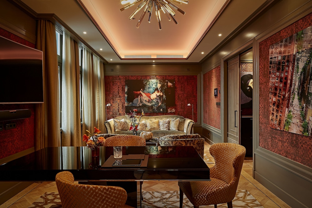 Luxury Suite (Residential Terrace)