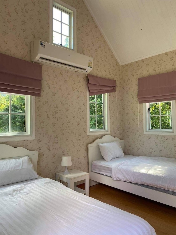 Basic Twin Room