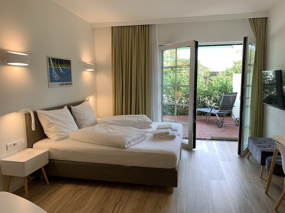 Junior Double Room, 1 Bedroom, Accessible, Patio photo 3