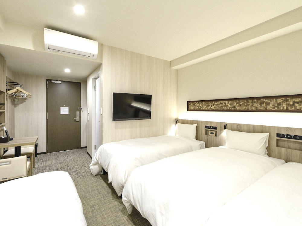 Run of the House for 4 guests - Free-flowing drinks1hour (Within 15:00-20:00 only) photo 1