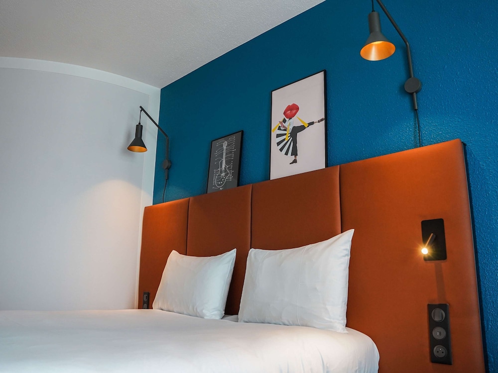 Standard Double Room, 1 Double Bed (Port View) - Photo 9