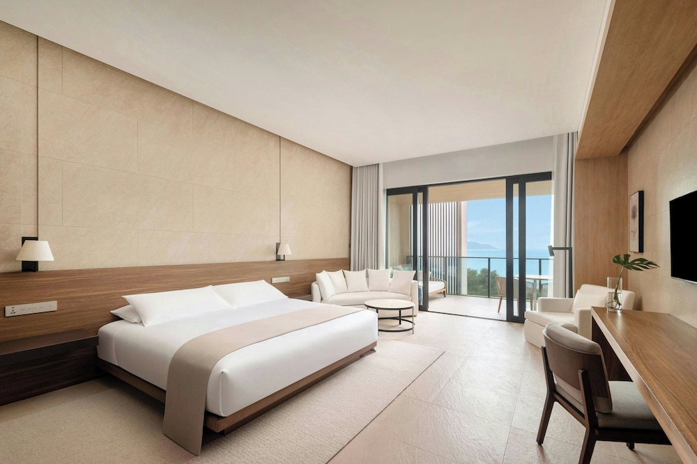 Room, 1 King Bed (Balcony)