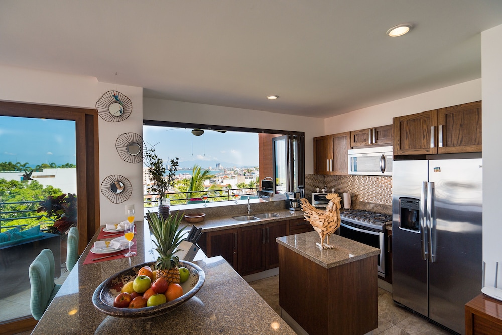 Luxury Suite, 2 Bedrooms, Ocean View, Corner