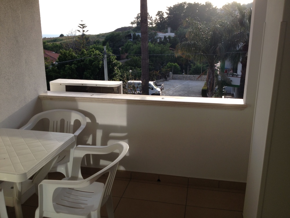 Basic Triple Room, Non Smoking, Ensuite - Photo 1