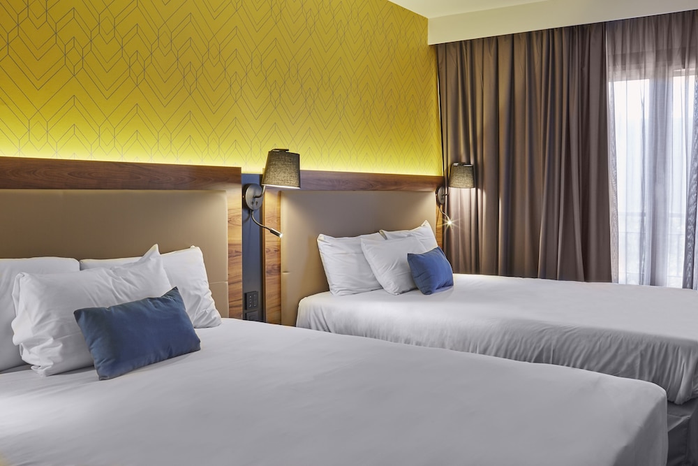 Classic Quadruple Room, 2 Queen Beds - Photo 1