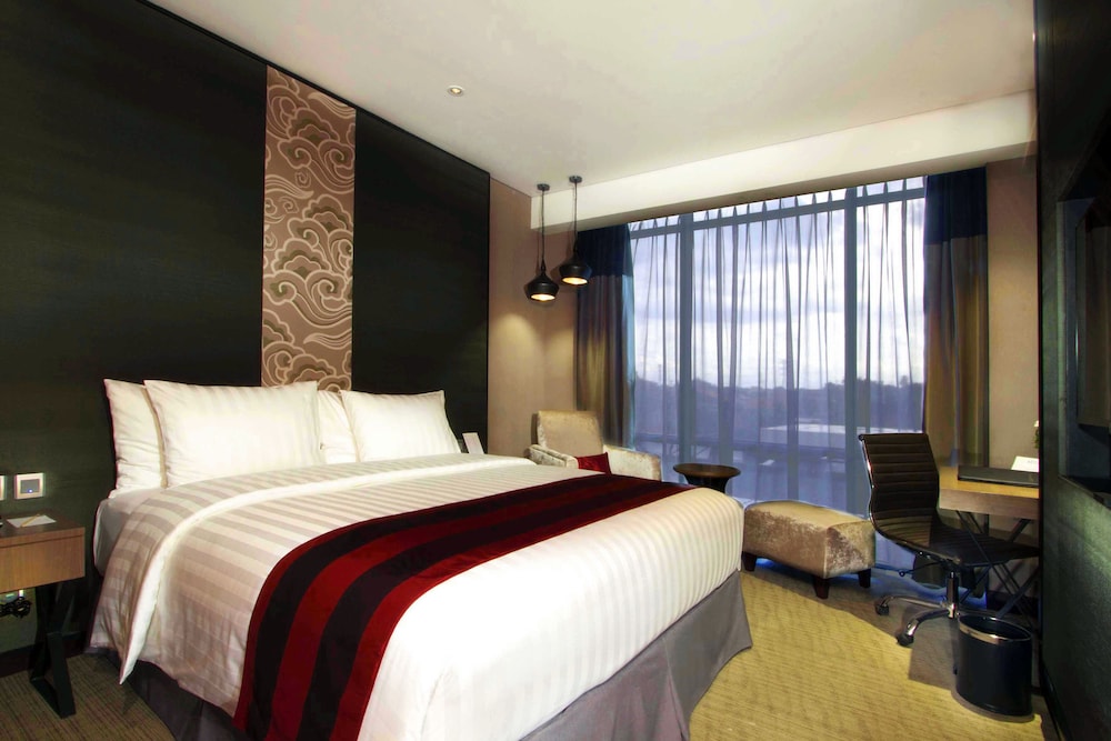Deluxe Room, 1 Queen Bed (with Breakfast) photo 3