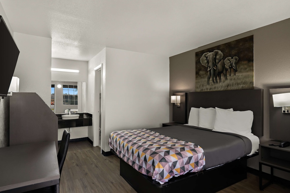 Room, 1 Queen Bed, Non Smoking - Photo 1