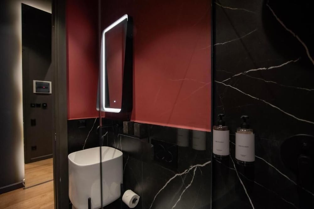 Icon Premium Suite with Balcony photo 2