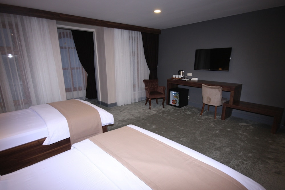 Family Room, Multiple Beds photo 2