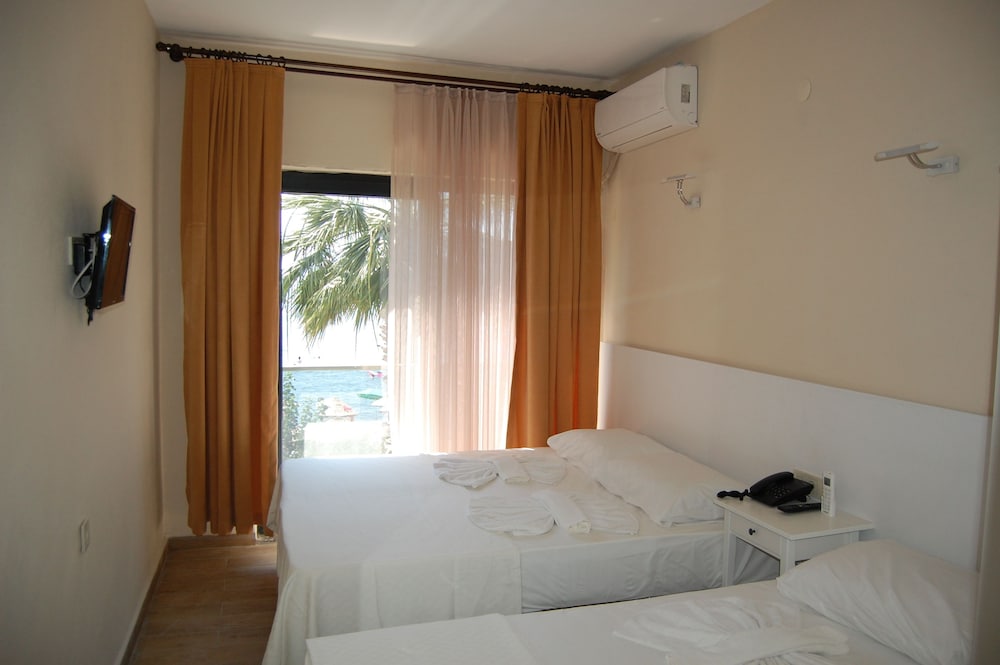 Luxury Triple Room, Multiple Beds, Accessible, Sea View photo 3