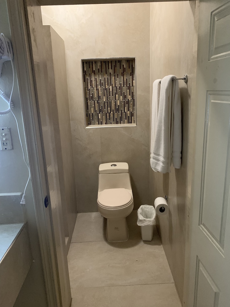 Basic Double Room, 2 Double Beds photo 2