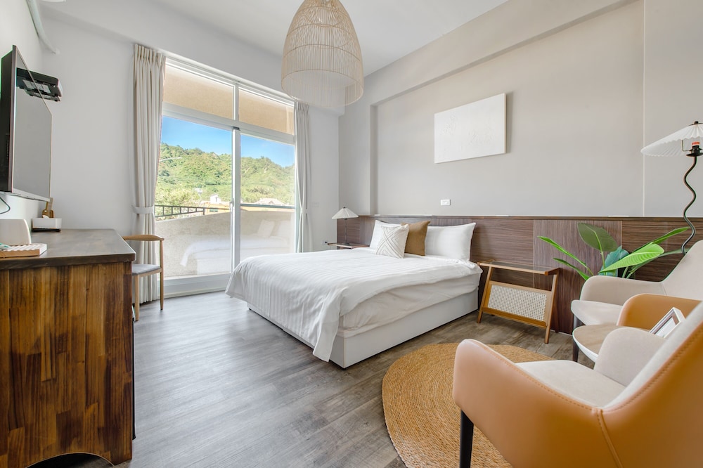 Suite with Balcony - Photo 3