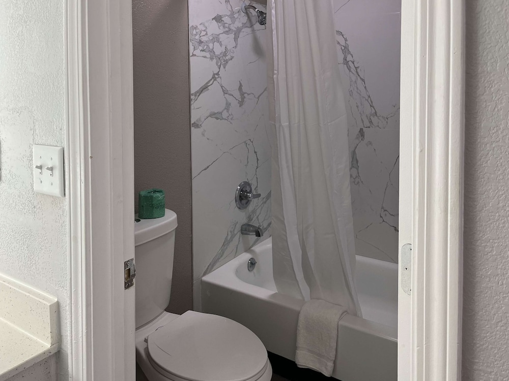 Deluxe Room, 2 Double Beds, Non Smoking, Refrigerator & Microwave - Photo 8