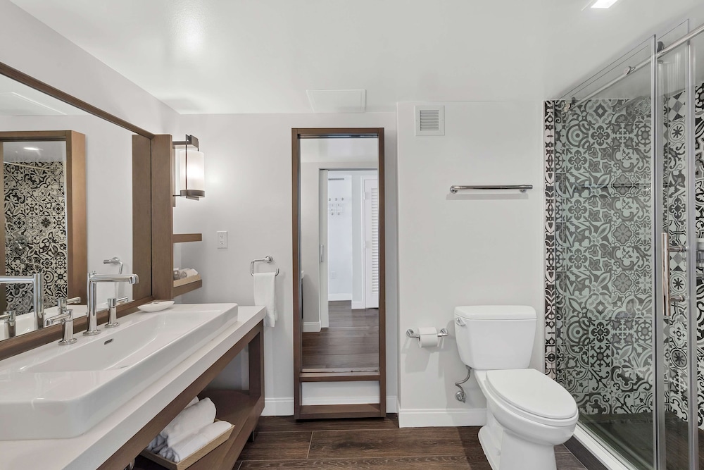 Room, 1 King Bed (hammock View)