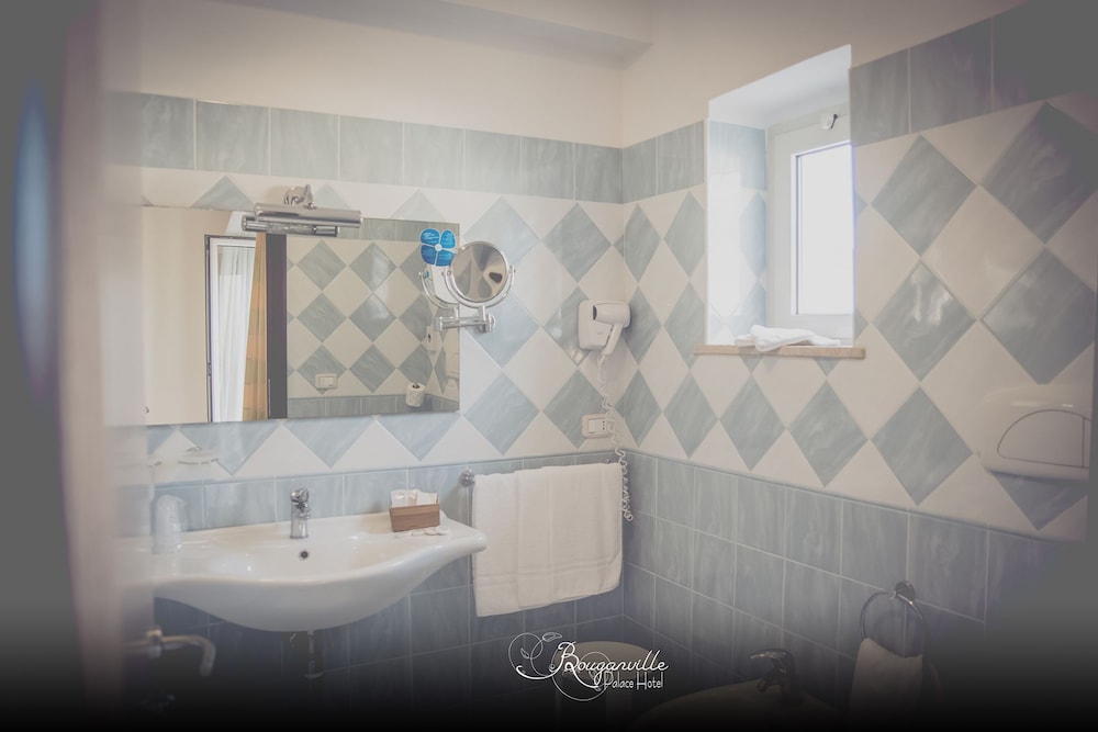 Classic Quadruple Room, Bathtub, Tower photo 3
