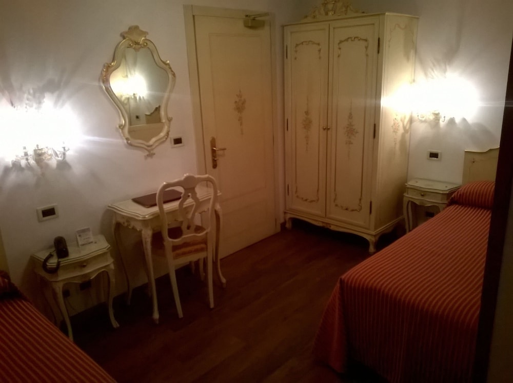 Single Room photo 1