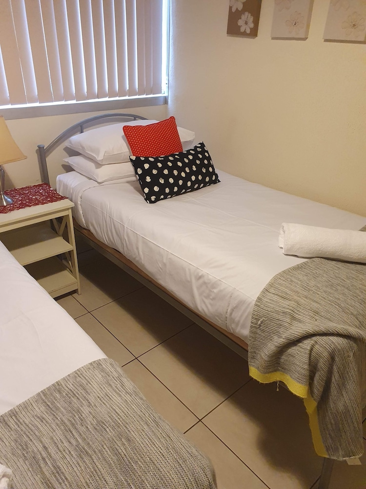 Apartment, 2 Bedrooms, Pool Access photo 2