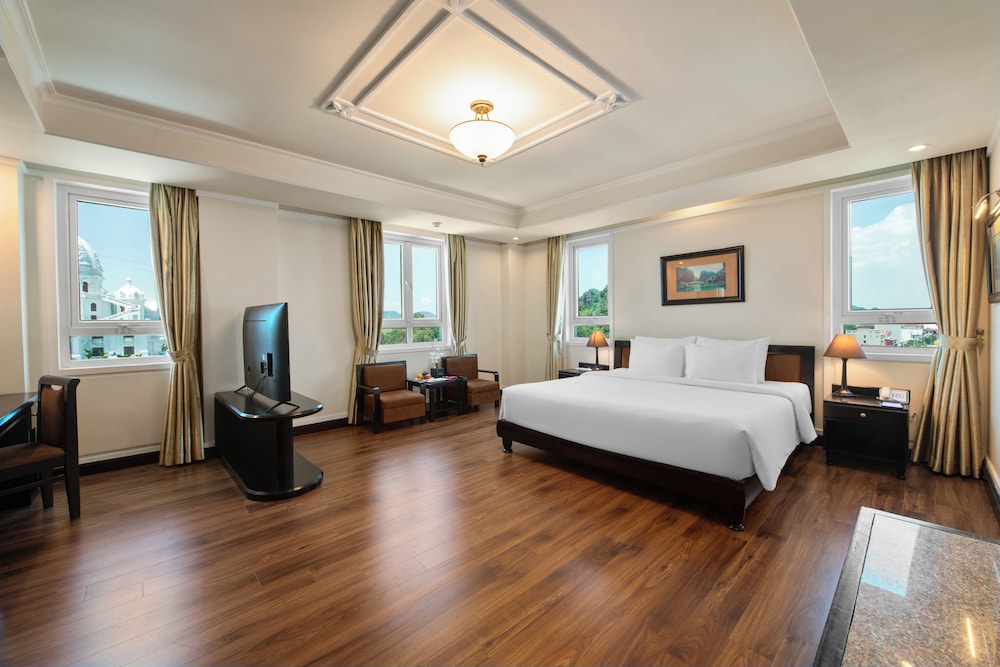 Family Suite (French Wing) - Photo 13