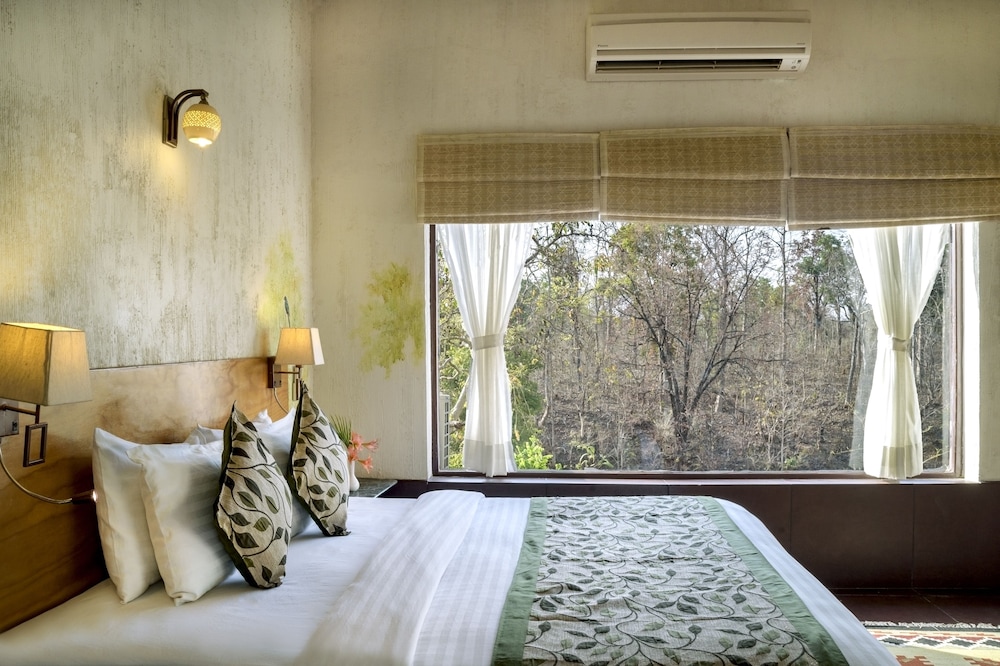 Suite, River View - Photo 1