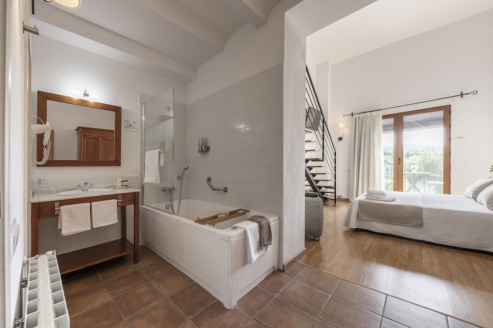 Junior Double Room, Hot Tub, Mountain View